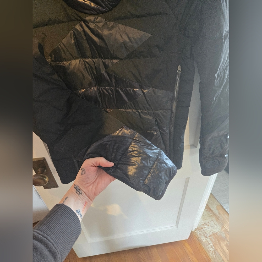 Lululemon Jacket - Picture 7 of 8